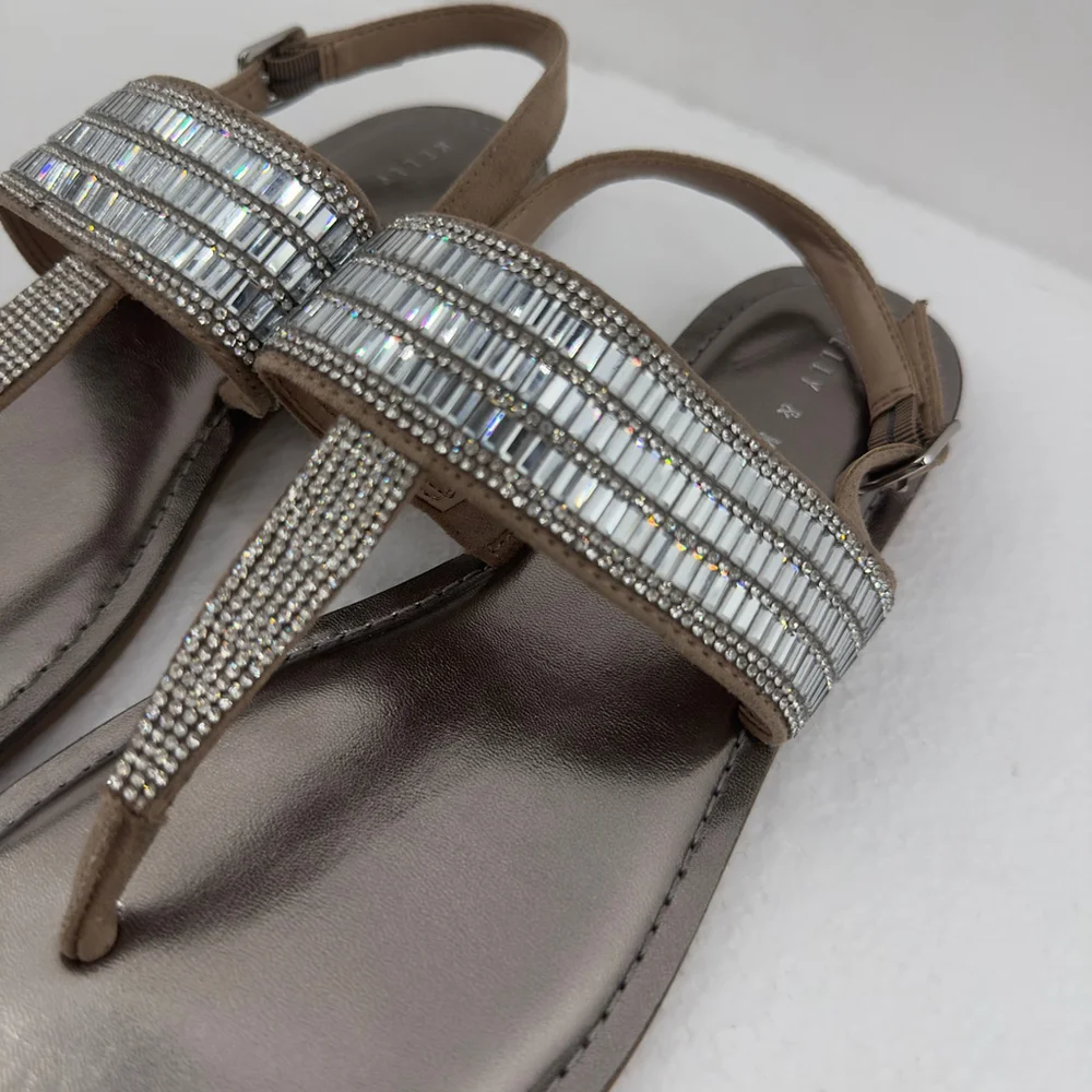 Women's 10 KELLY & KATIE Silver Pewter Embellished KK-SILVYA THONG SANDALS Shoes - Picture 2 of 8